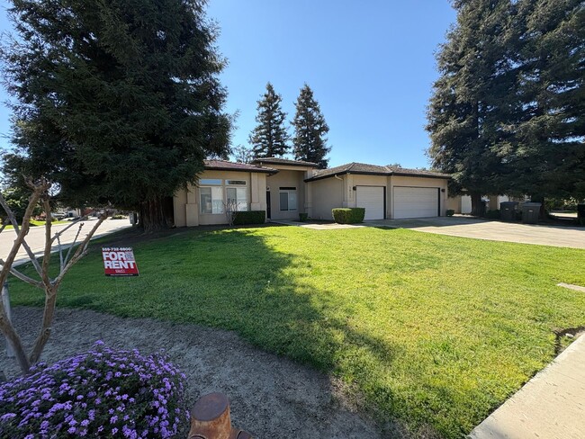 3933 E Stapp Ct in Visalia, CA - Building Photo - Building Photo