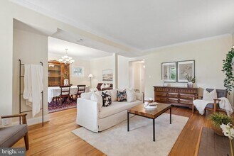 317 W College Terrace in Frederick, MD - Building Photo - Building Photo