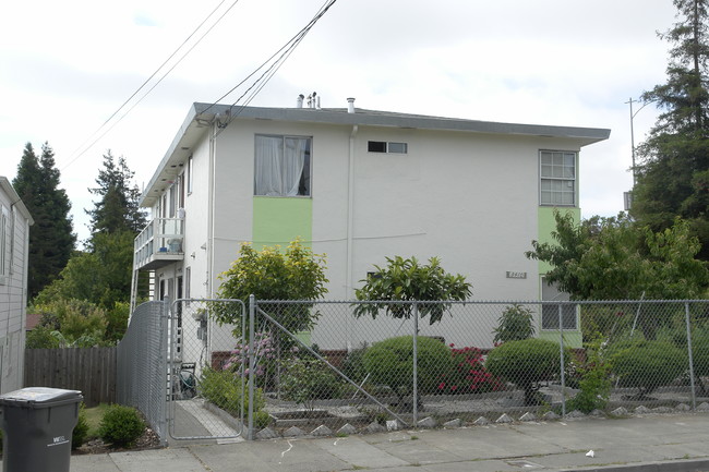 3410 Maple Ave in Oakland, CA - Building Photo - Building Photo