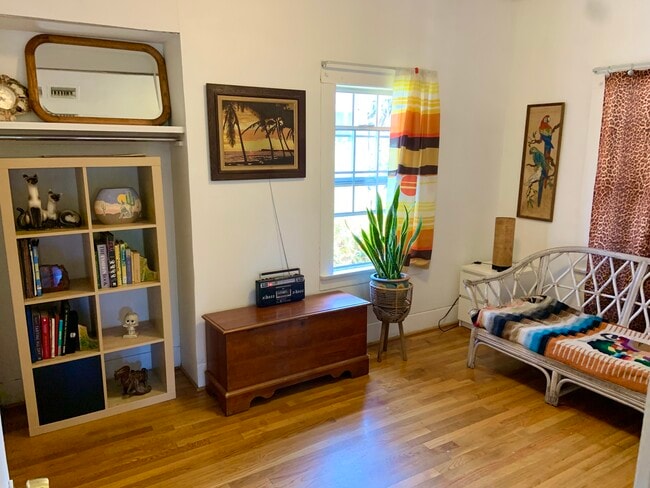 property at 1003 N Coronado St