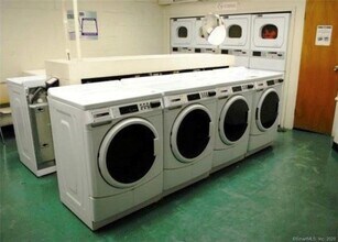 700 Summer St-Unit -8J in Stamford, CT - Building Photo - Building Photo