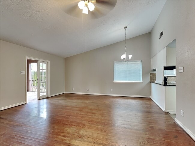 8615 Riverside Walk Ln in Houston, TX - Building Photo - Building Photo
