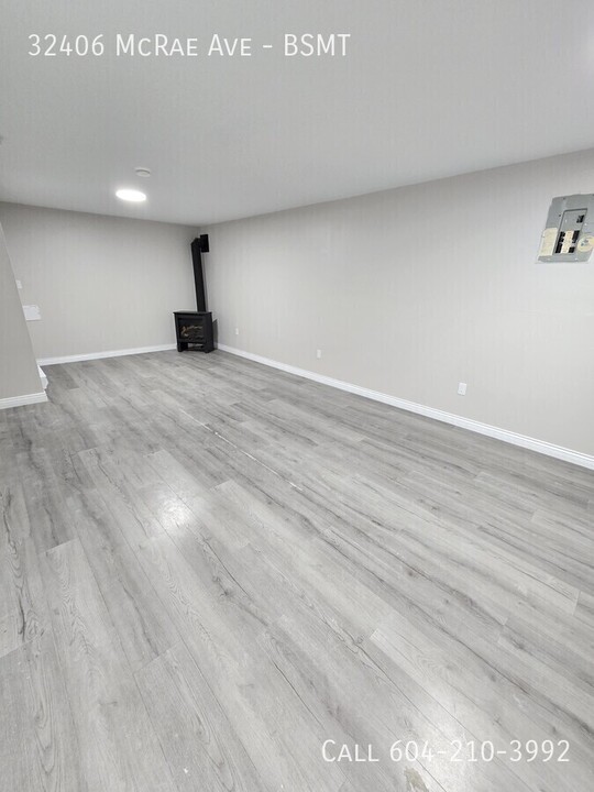 32406 McRae Ave in Mission, BC - Building Photo