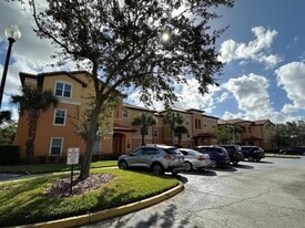 5479 Vineland Rd in Orlando, FL - Building Photo