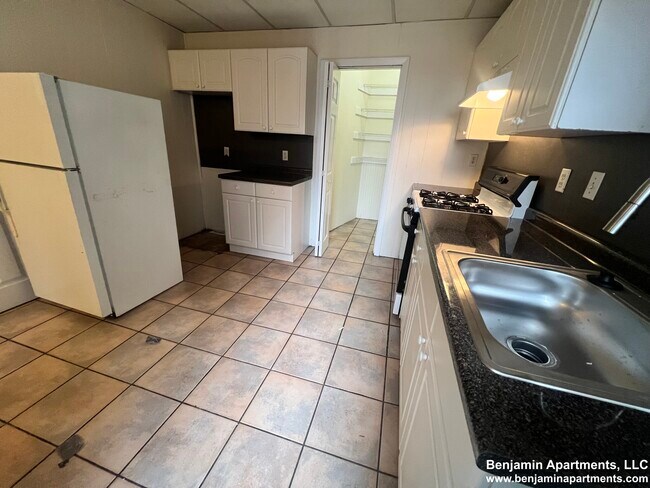 433 Cambridge St, Unit 5 in Boston, MA - Foto de edificio - Building Photo