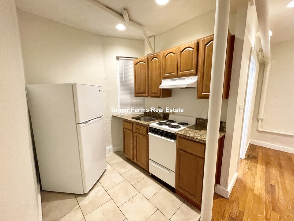 136 Hemenway St, Unit B in Boston, MA - Building Photo