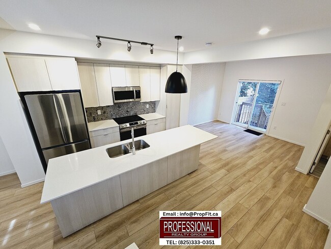 15708 97 Av NW in Edmonton, AB - Building Photo - Building Photo