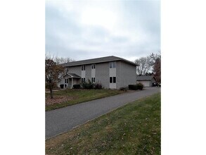 870 E 6th St-Unit -#C in New Richmond, WI - Building Photo - Building Photo