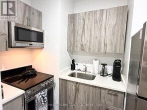 4701 River Rd in Niagara Falls, ON - Foto de edificio - Building Photo