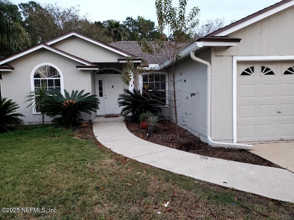 1215 Baybreeze Dr in Jacksonville, FL - Building Photo