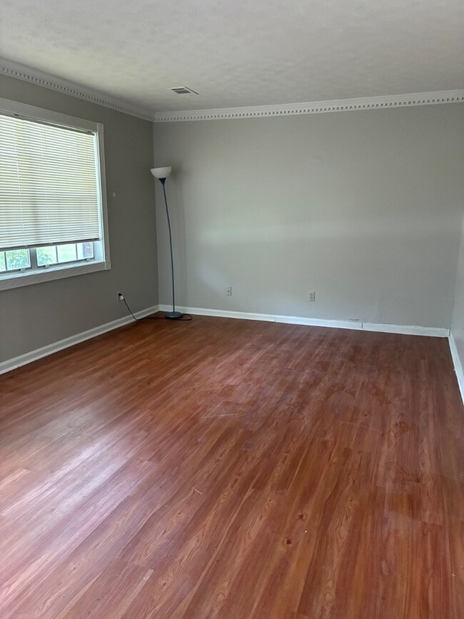 6425 Connell Rd in College Park, GA - Foto de edificio - Building Photo