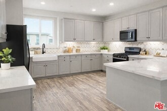 713 Daniel Freeman Cir in Inglewood, CA - Building Photo - Building Photo