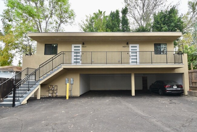 14830 Dickens St, Unit 14834 in Los Angeles, CA - Building Photo - Building Photo