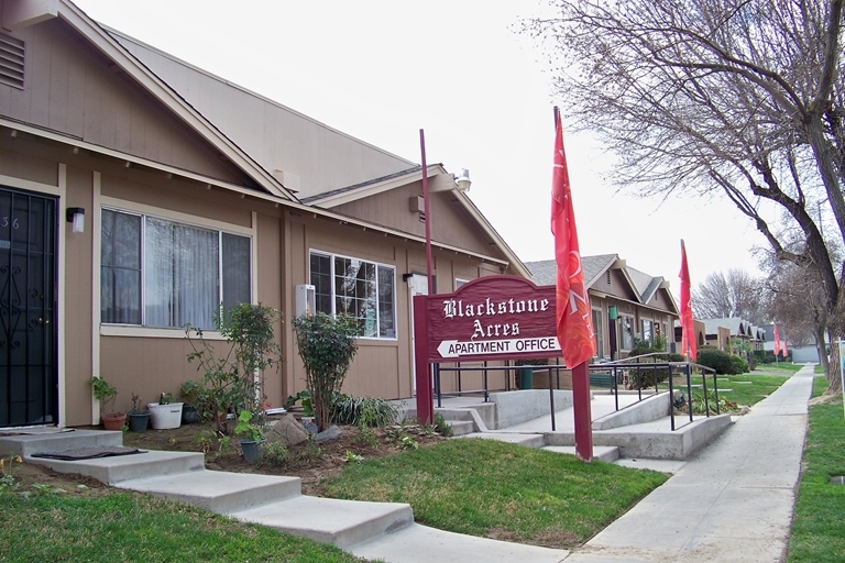 Black Stone Acres Apartments in Fresno, CA - Building Photo