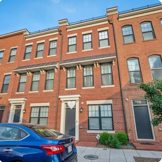 property at 721 Parkside Pl NE