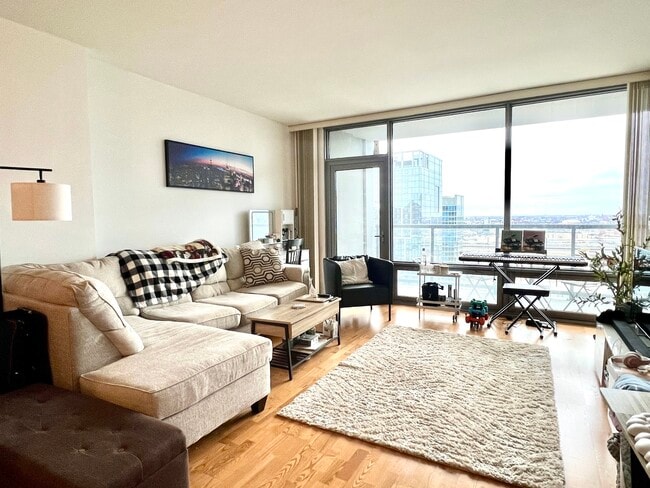 100 E 14th St in Chicago, IL - Foto de edificio - Building Photo