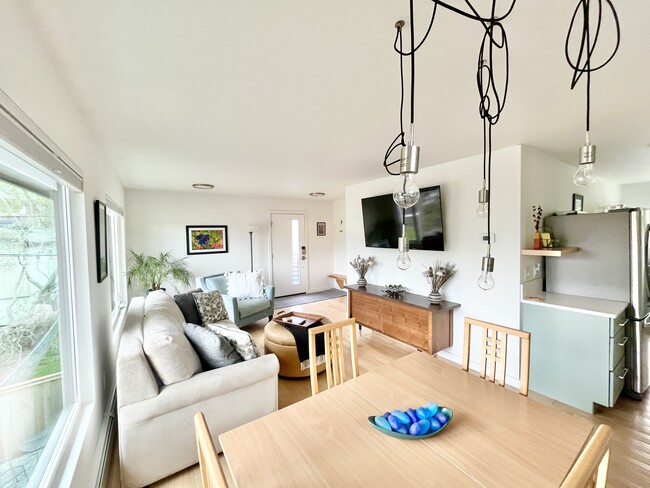 1520 N St, Unit Lagoon Loft in Anchorage, AK - Building Photo - Building Photo