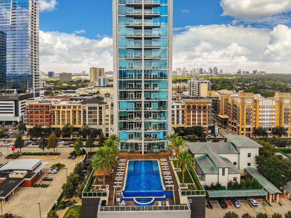 2727 Kirby Dr in Houston, TX - Building Photo