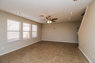 3277 S Chaparral Rd in Apache Junction, AZ - Foto de edificio - Building Photo