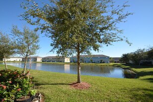 2570 Revolution St in Melbourne, FL - Building Photo