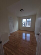 49 Woodcliff St, Unit 3 in Boston, MA - Foto de edificio - Building Photo