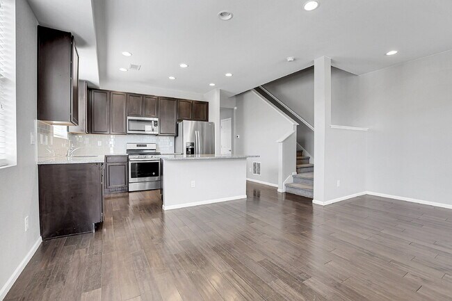 16075 E Elk Pl in Denver, CO - Building Photo - Building Photo