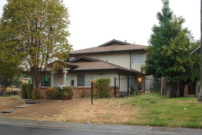 925 Carro Dr in Sacramento, CA - Building Photo - Building Photo