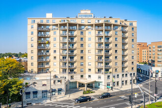 Buena Pointe in Chicago, IL - Building Photo - Building Photo