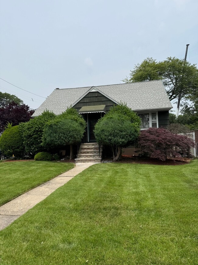398 W 4th Ave in Roselle, NJ - Foto de edificio - Building Photo