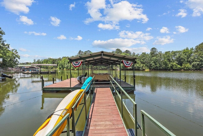 204 Lake Breeze Ln in Westminster, SC - Building Photo - Building Photo
