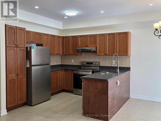 26 Openbay Gardens in Brampton, ON - Building Photo - Building Photo