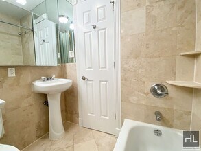 Barrow Street, Unit 01B in New York, NY - Foto de edificio - Building Photo