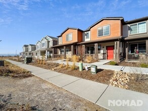 6112 N Lisbon St in Aurora, CO - Foto de edificio - Building Photo