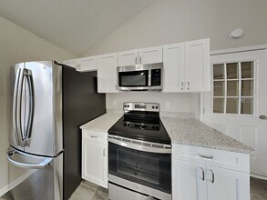 215 Shamrock Way in Newnan, GA - Building Photo - Building Photo