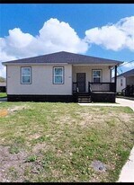 7937 Read Blvd in New Orleans, LA - Building Photo