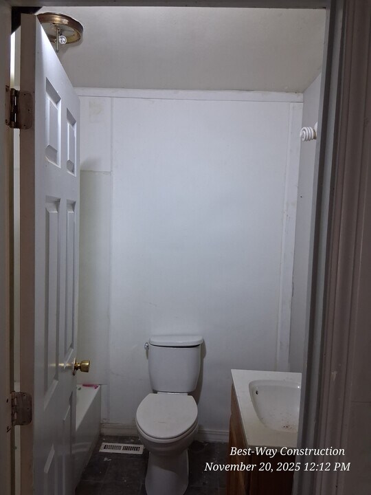 2004 E Wood St in Decatur, IL - Building Photo