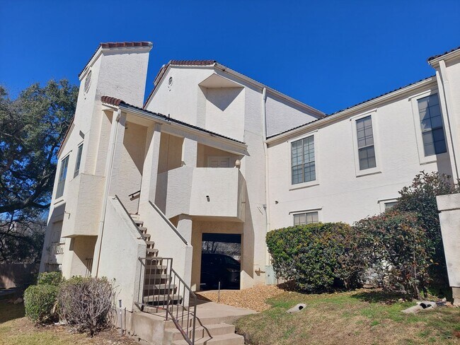 property at 2255 Thousand Oaks Dr