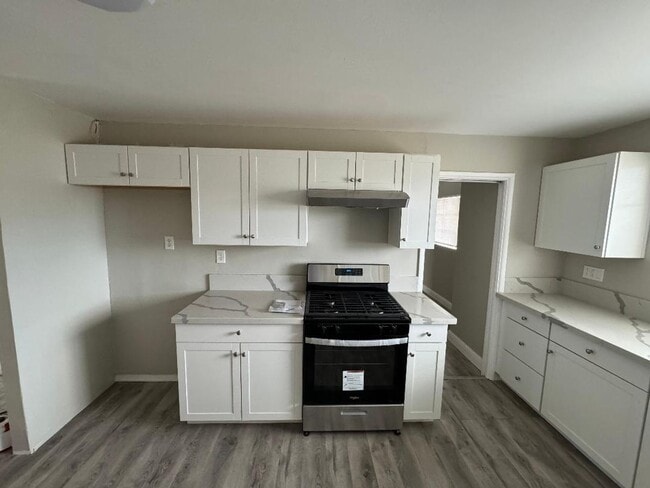 17 Curran St in Bakersfield, CA - Building Photo - Building Photo