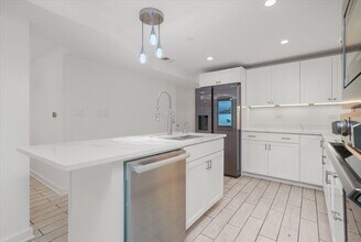 2203 W Giddings St, Unit Garden in Chicago, IL - Building Photo - Building Photo