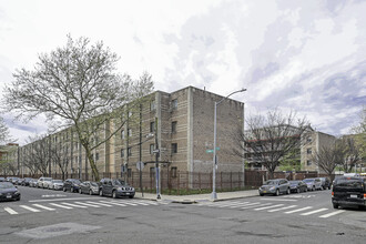 1450 Morris Avenue in New York, NY - Building Photo - Building Photo