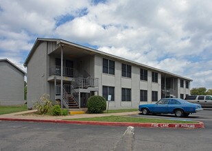 Elm Ridge Apartments in Austin, TX - Building Photo - Building Photo
