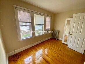 89 Hillsdale Rd, Unit 1 in Medford, MA - Building Photo - Building Photo