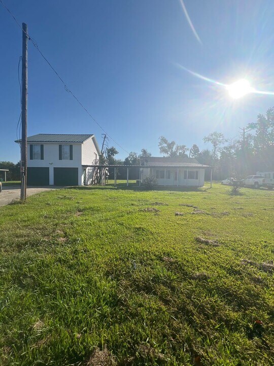 430 S Perkins Ferry Rd in Lake Charles, LA - Building Photo