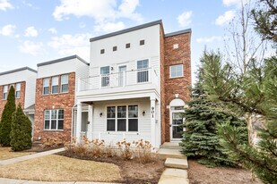 901 Times Square Dr in Aurora, IL - Building Photo