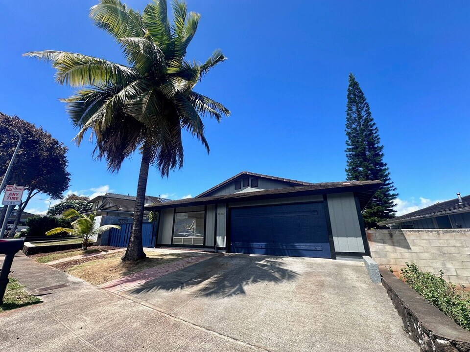 94-1069-1069 Mele St in Waipahu, HI - Building Photo