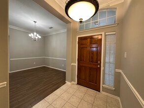 18818 Harbor Key Cir in Houston, TX - Foto de edificio - Building Photo