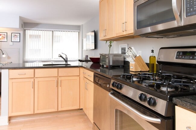 800 4th St SW in Washington, DC - Building Photo - Building Photo