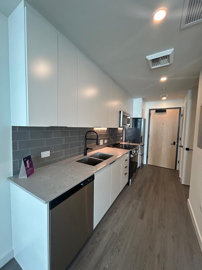105 NE 25th St, Unit S1 in Miami, FL - Building Photo - Building Photo