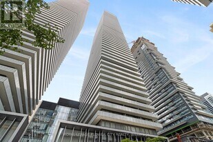 50 Charles St E in Toronto, ON - Building Photo