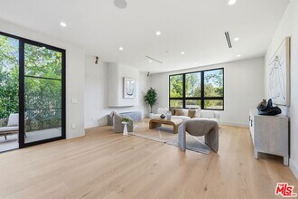 16643 Addison St in Los Angeles, CA - Building Photo - Building Photo